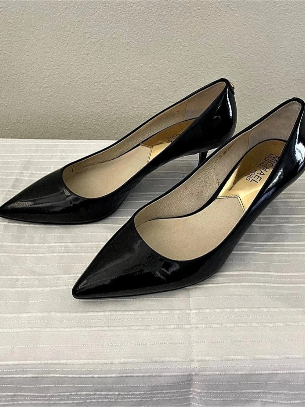 Michael Kors Flex Kitten-Heel Pump Black Pointed-Toe Pumps 7.5